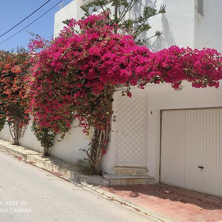 Etage De Villa Avec Jardin, Pres De L'Aireport Et Parking Prive Arjána Kültér fotó