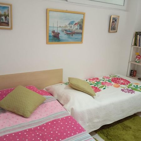 Etage De Villa Avec Jardin, Pres De L'Aireport Et Parking Prive Arjána Kültér fotó