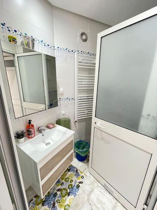 Etage De Villa Avec Jardin, Pres De L'Aireport Et Parking Prive Arjána Kültér fotó