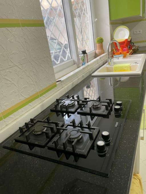 Etage De Villa Avec Jardin, Pres De L'Aireport Et Parking Prive Arjána Kültér fotó