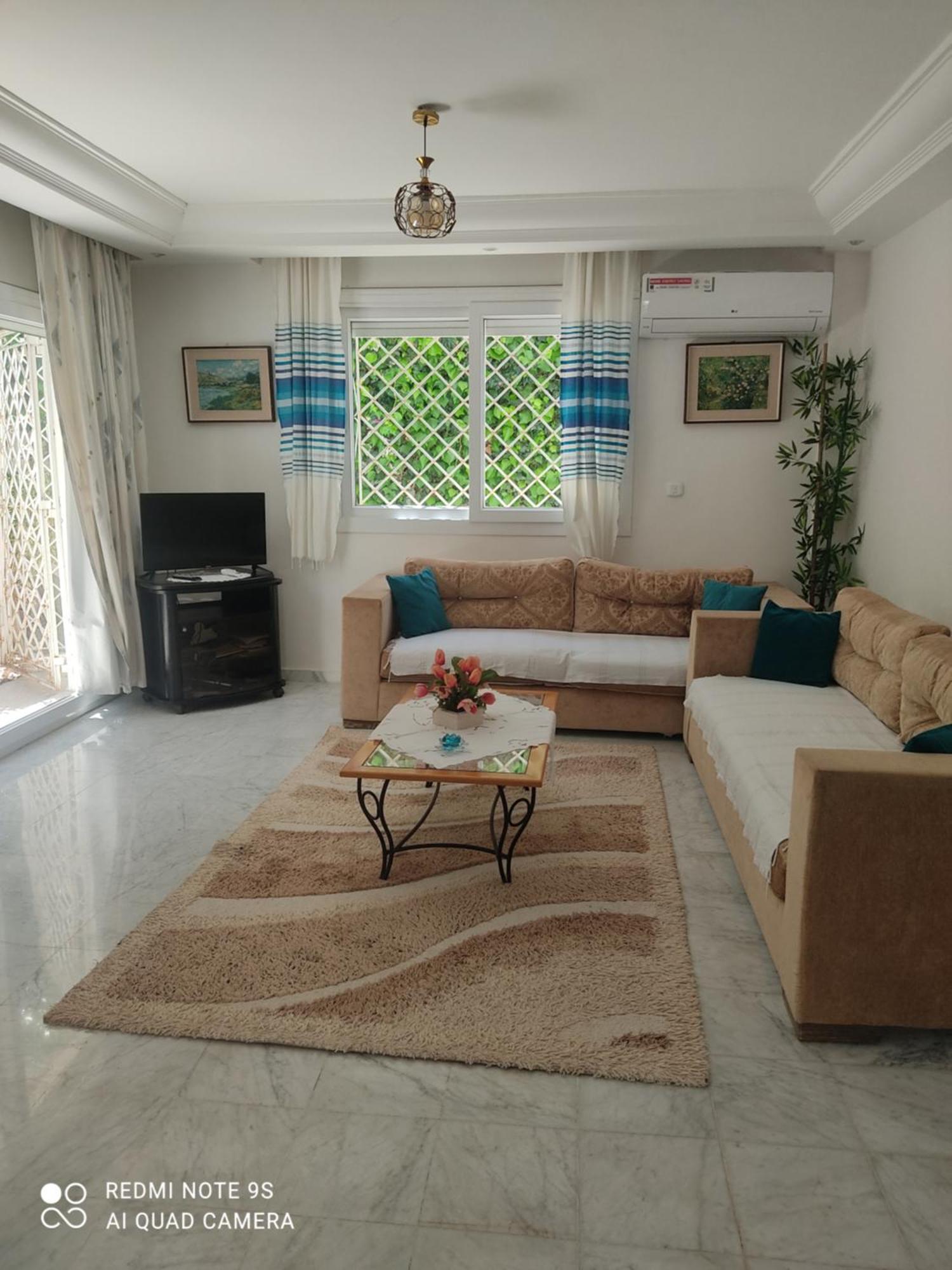 Etage De Villa Avec Jardin, Pres De L'Aireport Et Parking Prive Arjána Kültér fotó
