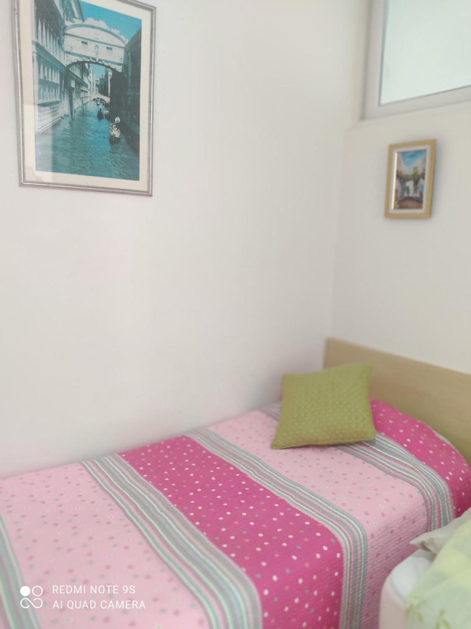 Etage De Villa Avec Jardin, Pres De L'Aireport Et Parking Prive Arjána Kültér fotó