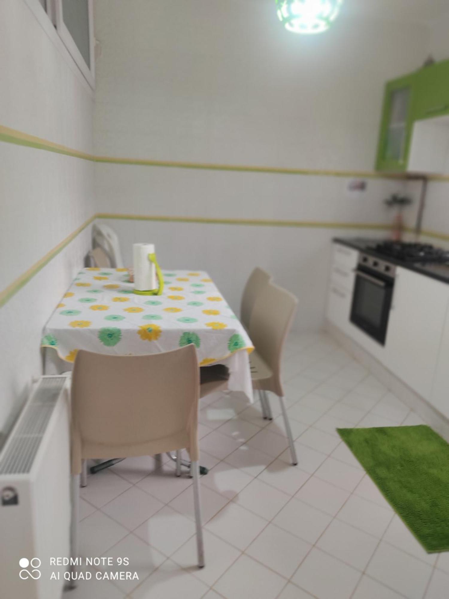 Etage De Villa Avec Jardin, Pres De L'Aireport Et Parking Prive Arjána Kültér fotó