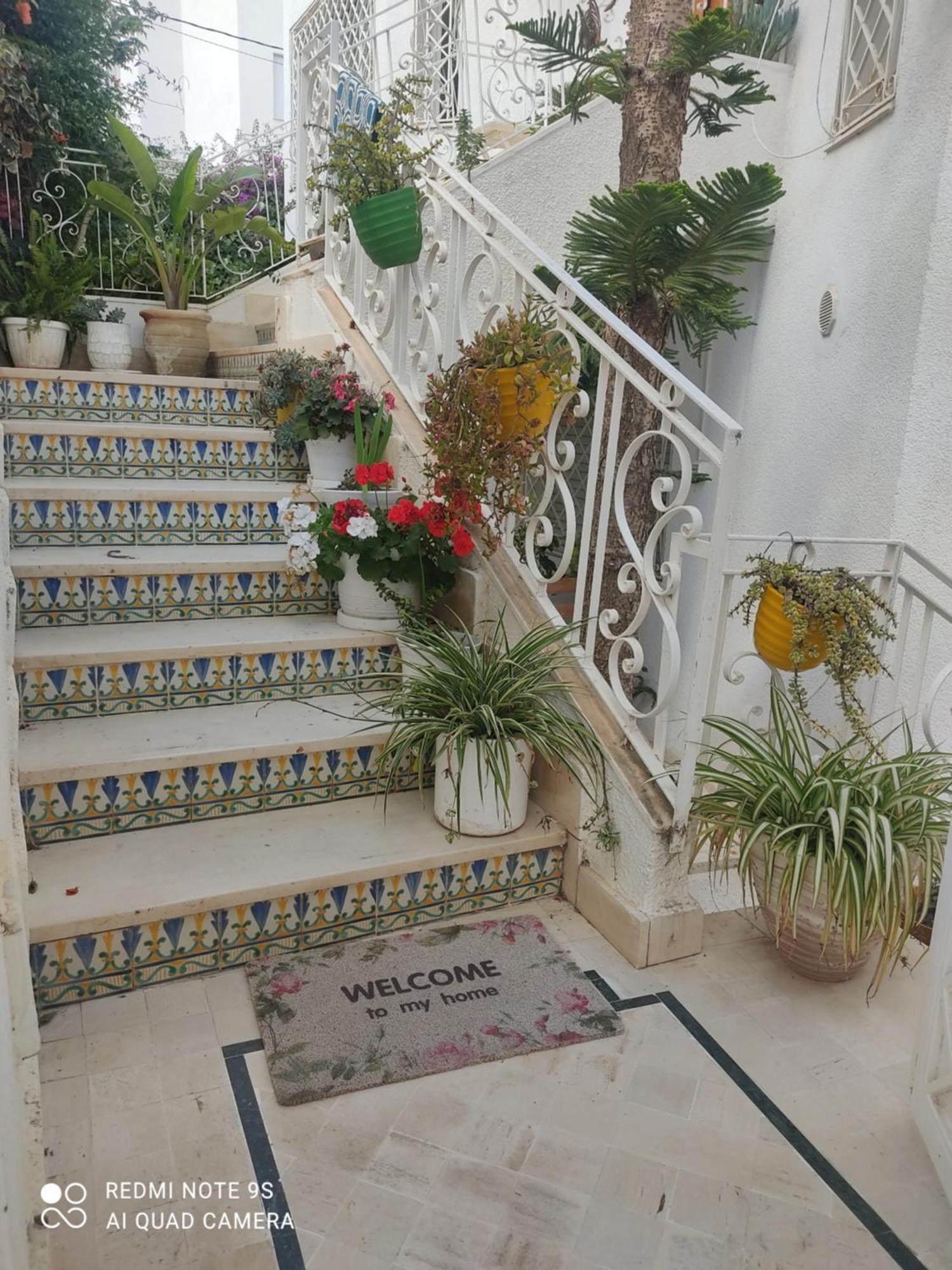 Etage De Villa Avec Jardin, Pres De L'Aireport Et Parking Prive Arjána Kültér fotó